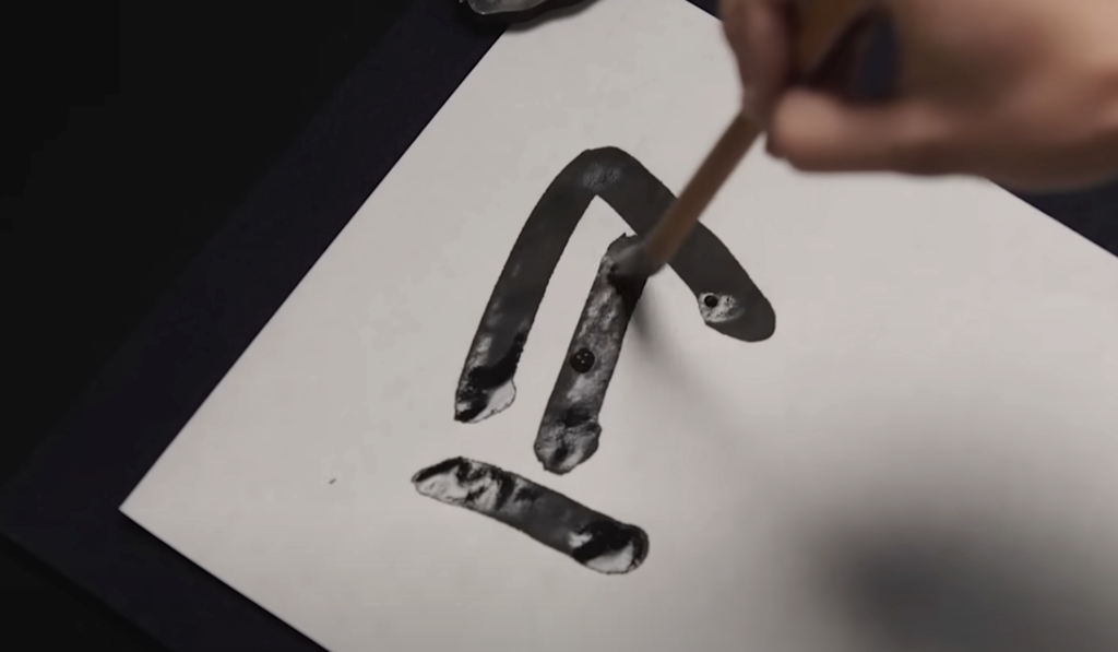 The Beautiful Art of Making Japanese Calligraphy Ink Out of Soot & Glue