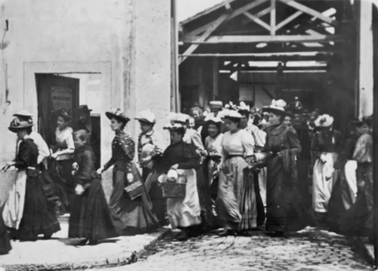 Watch the Film That Invented Cinema: Workers Leaving the Lumière Factory in Lyon (1895)