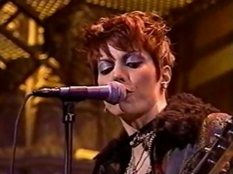 Joan Jett and the Blackhearts Perform a Rollicking Cover of the Mary Tyler Moore Theme Song (1996)