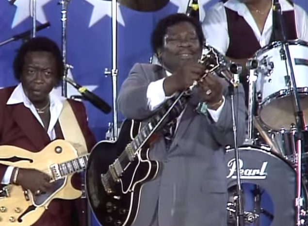 B.B. King Changes a Broken Guitar String Mid-Song at Farm Aid, and Doesn't Miss a Beat (1985)