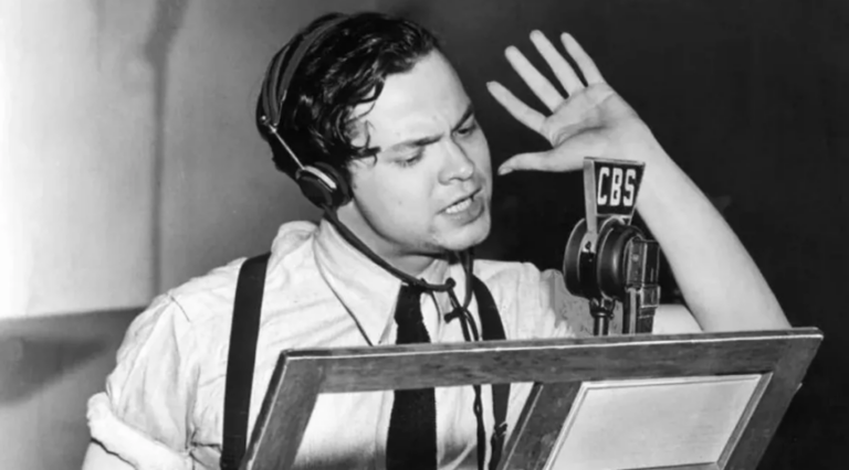 Hear Orson Welles' War of the Worlds Radio Broadcast from 1938: The Original Tale of Mysterious Objects Flying Over New Jersey