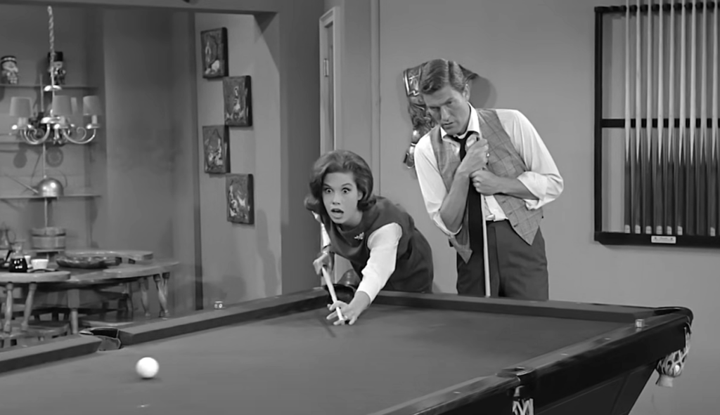 Mary Tyler Moore Accidentally Nails a Perfect Pool Shot on The Dick Van Dyke Show (1962)