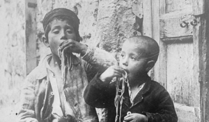 When Neapolitans Used to Eat Pasta with Their Bare Hands: Watch Footage from 1903