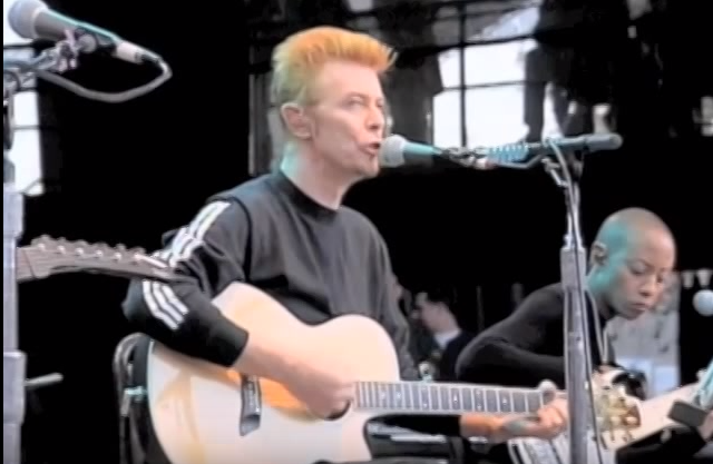 David Bowie Performs an Ethereal Acoustic Version of "Heroes," with a Bottle Cap Strapped to His Shoe, Keeping the Beat (1996)